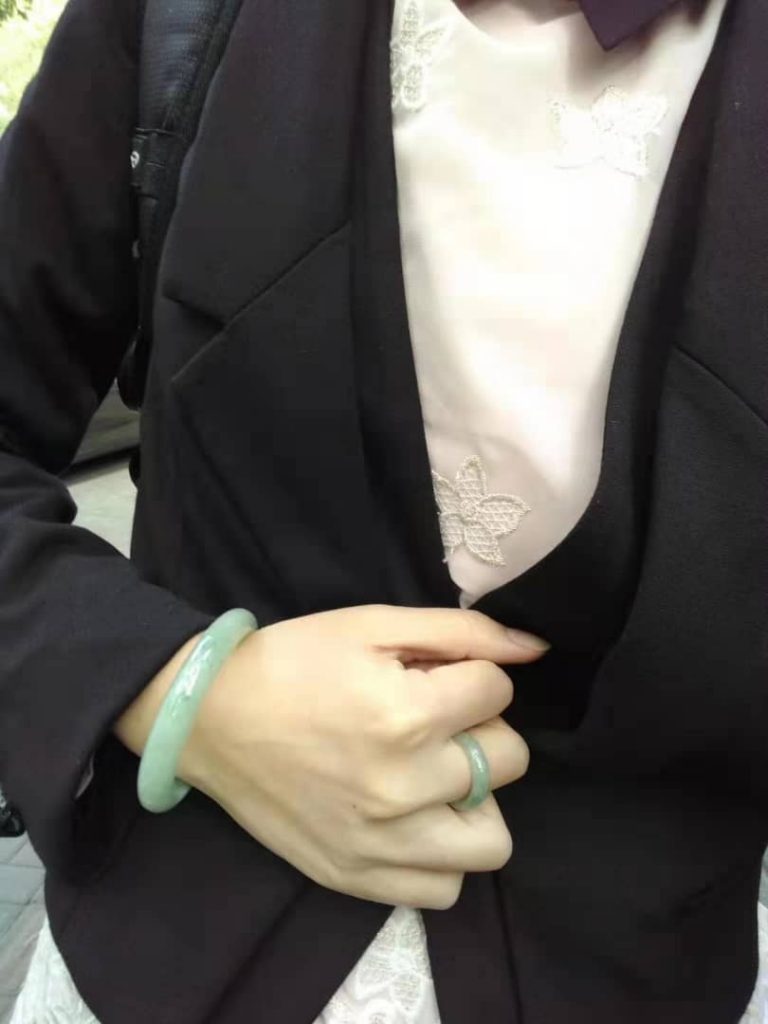 BEST TIPS How to Styling and Fashion with Your Jade Bangles